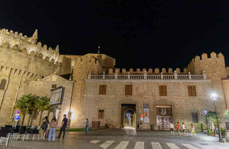 Ávila 103 - muralla - Puerta de las Carnicerías.jpg